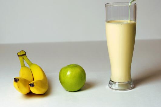Антистресова напитка с банан и кокос