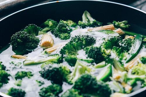 6 зеленчука, които са по-здравословни, когато са сготвени