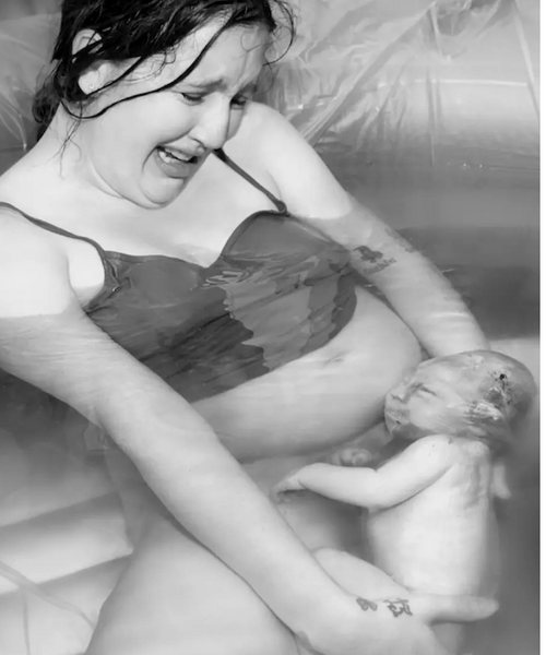 Тези зашеметяващи снимки ще ви накарат да преосмислите виждането си за раждане във вода