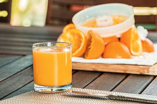 Портокалов сок или мляко – кое е по-добре да пием сутрин?