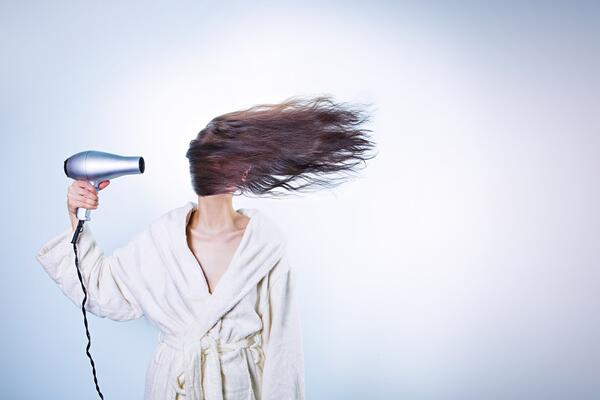  5 неща, които би трябвало да спрете да вършиме, в случай че желаете коса като на Рапунцел 
