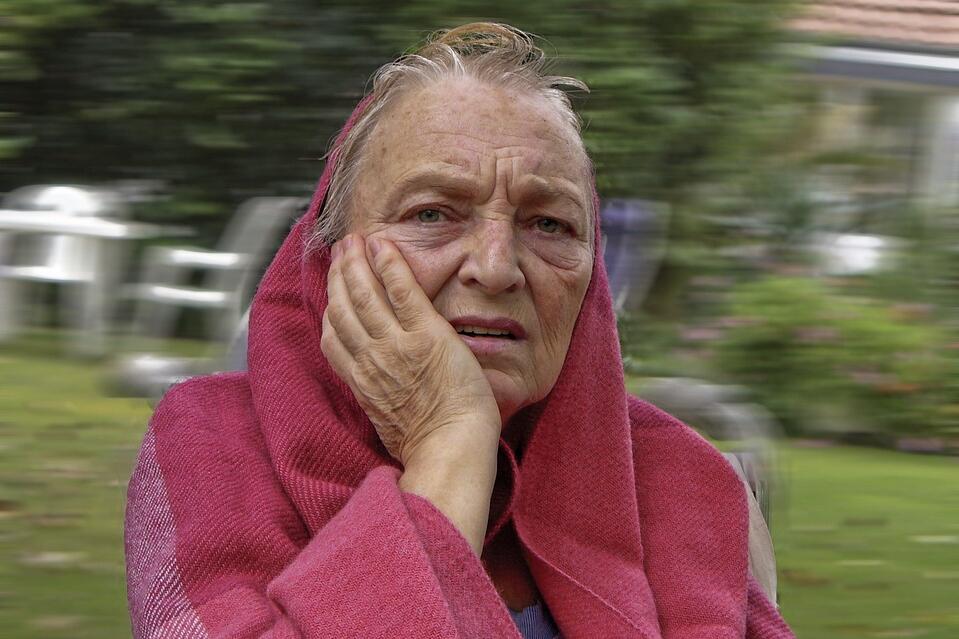 Инсултът може да се случи на всеки, на всяка възраст.
