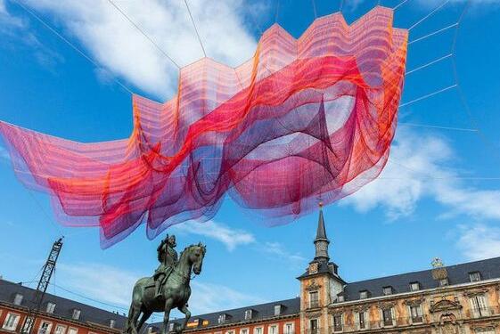 Артистът Жанет Ечелман прави иновативни арт инсталации в различни градове
