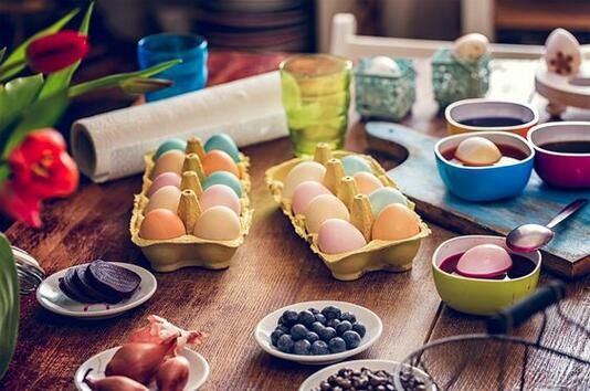 Как да боядисаме яйцата си с натурални оцветители?