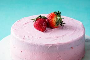 Днес ще ви предложим рецепта за много вкусна ягодова торта