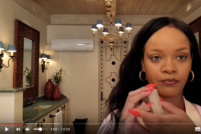 Риана публикува клип в който разкрива тайните си за красота