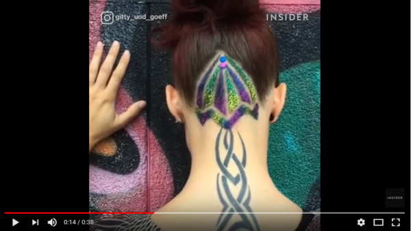 Скрити блестящи татуировки за коса