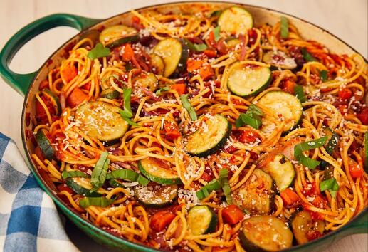 Вкусни спагети със зеленчуци 