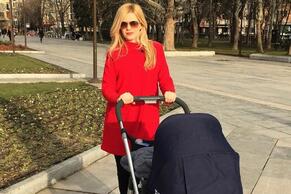 Певицата Нели Петкова отпразнува първия рожден ден на сина си