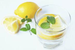 Лимоновата напитка е много популярна особено сред хората които искат
