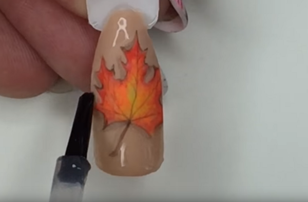 Как да си направите маникюр с есенни листа (ВИДЕО)