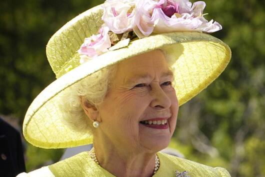 9 факта, които доказват, че кралицата има странни навици 