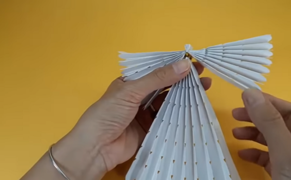 Как да направите декорация за коледната елха от хартия (ВИДЕО)