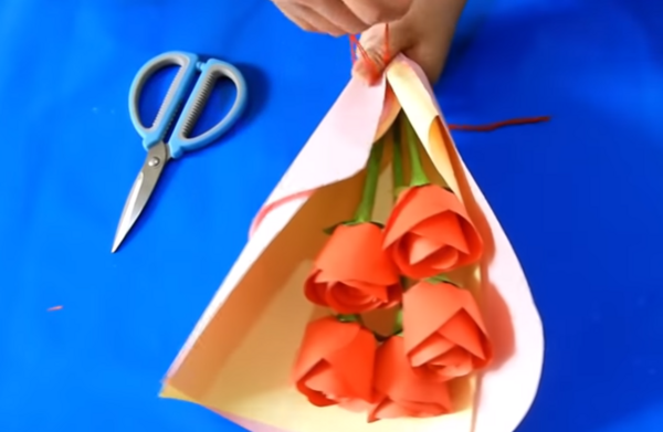 Как да направите красиви цветя от хартия (ВИДЕО)