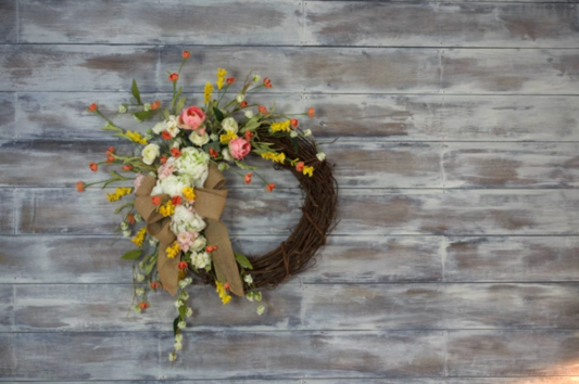 Как да направите красив пролетен венец за декорация на дома (ВИДЕО) 
