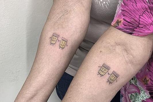 30-годишно приятелство, отбелязано със съвпадащи татуировки 