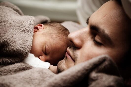 Родителите не получават достатъчно сън през първите 6 години след раждането на детето