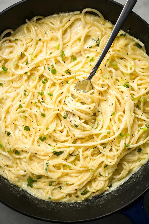 Кремообразни спагети с 3 сирена 