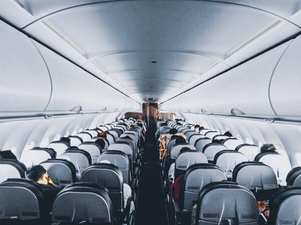 8 мистериозни малки неща в самолетите, които са много важни за вашата безопасност