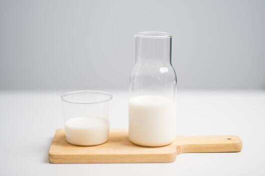 Овесено мляко срещу бадемово мляко- кое е по-здравословно? 