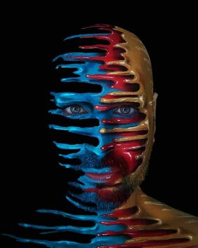 Артист създава невероятни оптически илюзии върху тялото си
