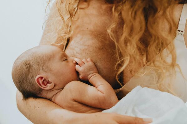 Как да подготвите себе си и бебето за успешно кърмене 