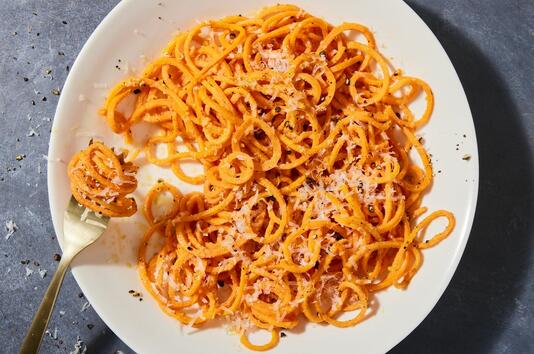 Спагети от сладък картоф "Качо е пепе" 