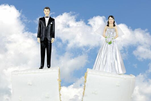 В България браковете, завършващи с развод, продължават средно 16,3 години