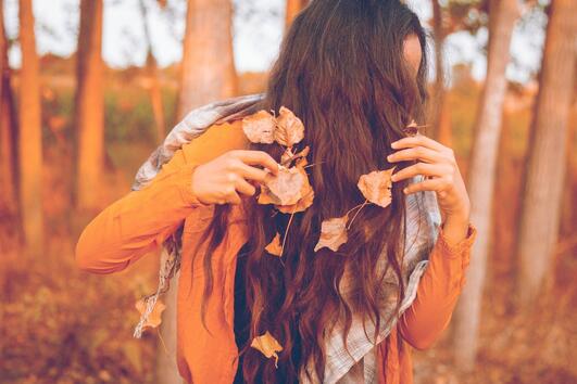 Преход от лятна към есенна грижа за косата: Какво трябва да променим?