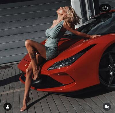 Светлана Василева се качи на лъскаво Ферари Светлана Василева се качи на лъскаво Ферари