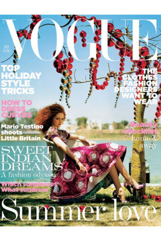 Юли 2005 - “Първата претрупана корица, която много трудно решихме да използваме. Мислехме си, че ако не е семпла, няма да се купува, но бъркахме. А Лили Коул бе зашеметяваща в тази пола на Louis Vuitton.
