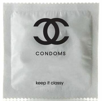 Презервативи с логото на Chanel. Честит Свети Валентин
