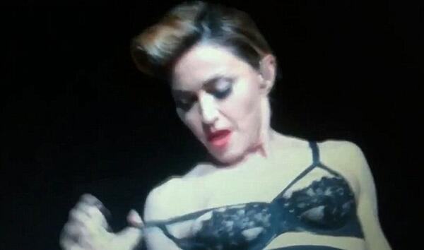 Турция видя дясната гърда на Мадона