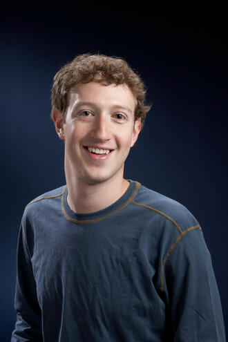 <p>Марк Цукерберг (роден 1984) - създател на Facebook</p>