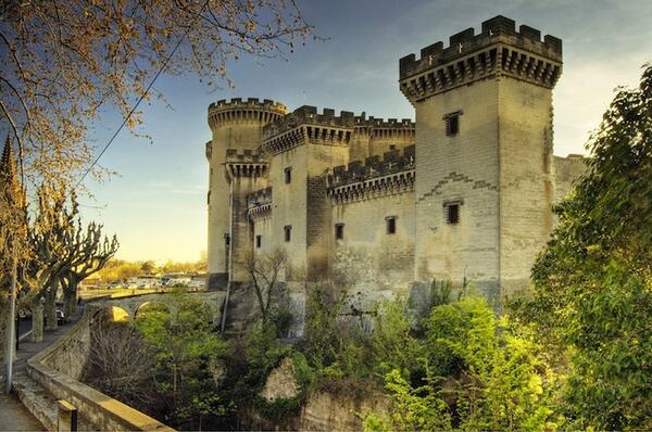 Провансалски лавандули, замъци и трюфели