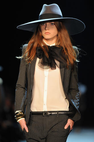 <p>Saint Laurent</p>