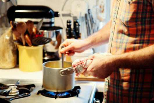 Защо мъжете в България се научиха да готвят?