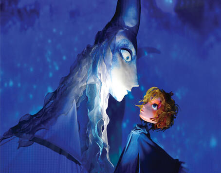 <p>"Снежната кралица" на Ханс Кристиан Андерсен е приказка за обичта и приятелството, за доброто и злото, за разума и силата на чуствата. Адаптацията за деца по нея също може да се гледа в Столичния куклен театър. </p>
