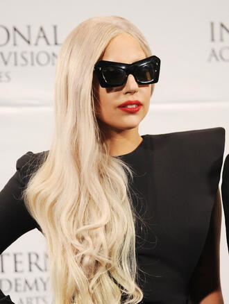 Лейди Гага ще прави биографичен филм 