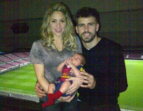 Синът на Шакира и Пике с екип на Барселона
