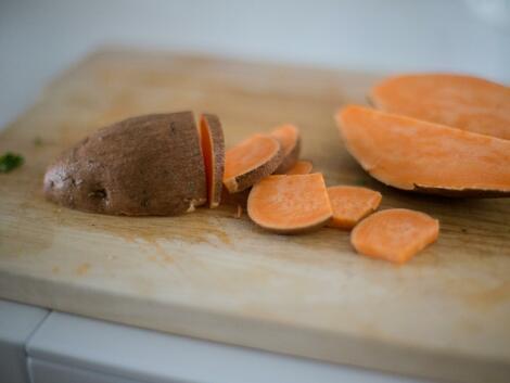 Какво представлява брашното от сладки картофи и здравословно ли е?
