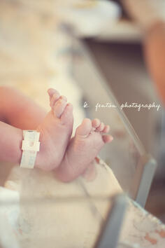 Новата мания: фотографи снимат раждане