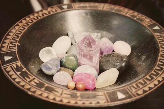 Кристали и камъни: Прекрасни, древни и лечебни