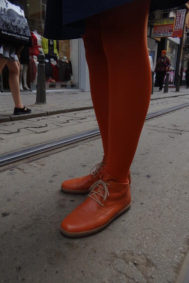 О-о-оранжеви обувките!