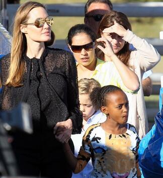 Брачна ли е халката на Анджелина Джоли?