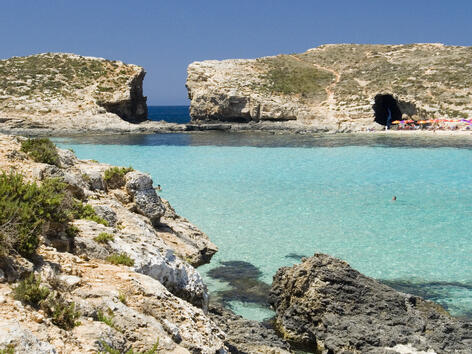 Пътешествие до слънчевата Малта с десетки плажове