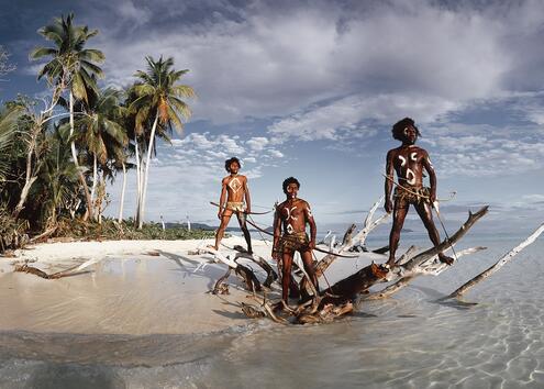 Преди да си отидат: 30 застрашени от изчезване племена и техният фотограф 