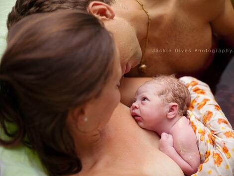 Изумителен фоторазказ за домашно раждане във вана