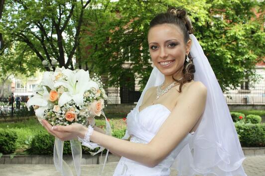 Шествие със сватбени рокли и конкурс за най-чаровна булка