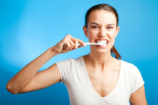 Две в едно: за чисти и здрави зъби 
